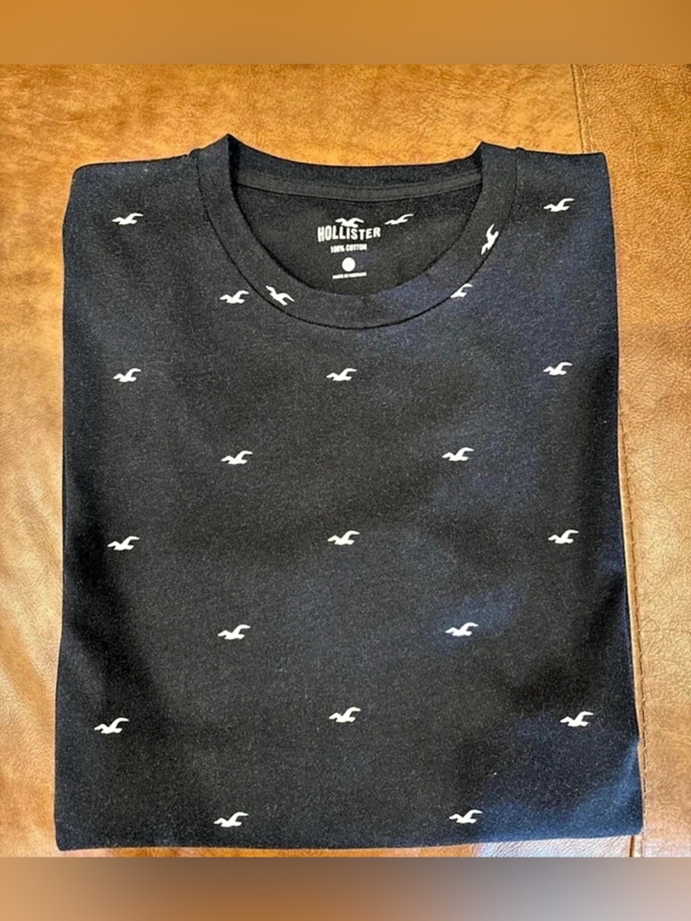 Hollister Short Sleeve Tee in Black & White Size Small Like New